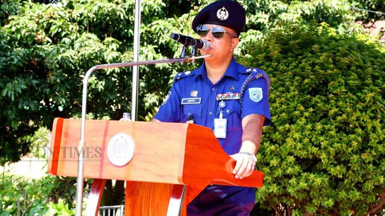 দিনাজপুরে পুলিশ লাইন্সে কিট প্যারেড, শৃঙ্খলার বার্তা সুপারের